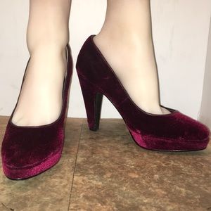 Spiegel suede heels sz 6